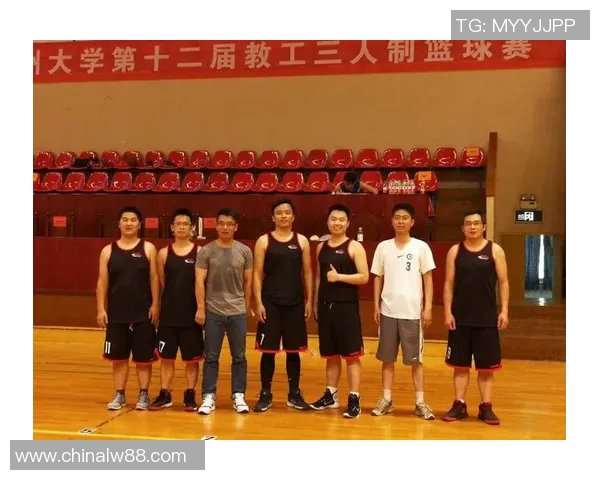 武汉篮球队团队协作深度解析与其他球队的对比研究 武汉篮球队团队协作深度解析与其他球队的对比研究