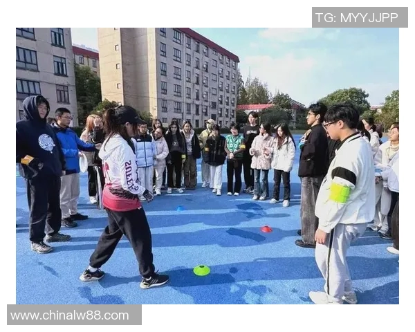 重庆飞盘队与杭州飞盘队比赛后团队协作分析与反思 重庆飞盘队与杭州飞盘队比赛后团队协作分析与反思